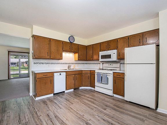 5th image of 880 Andover Ct SE
