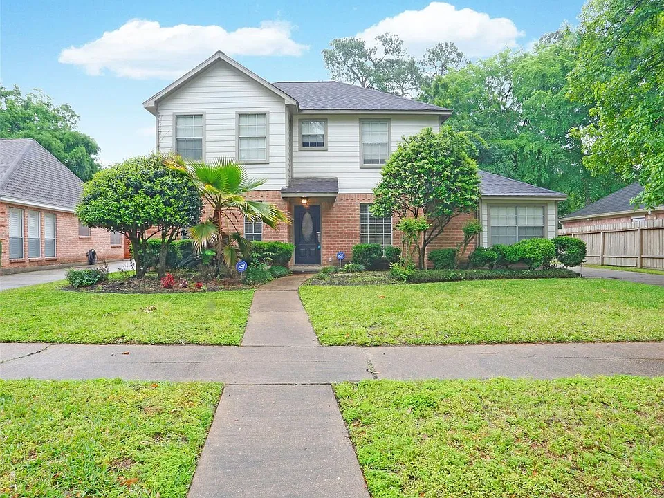 15114 Rolling Oaks Dr