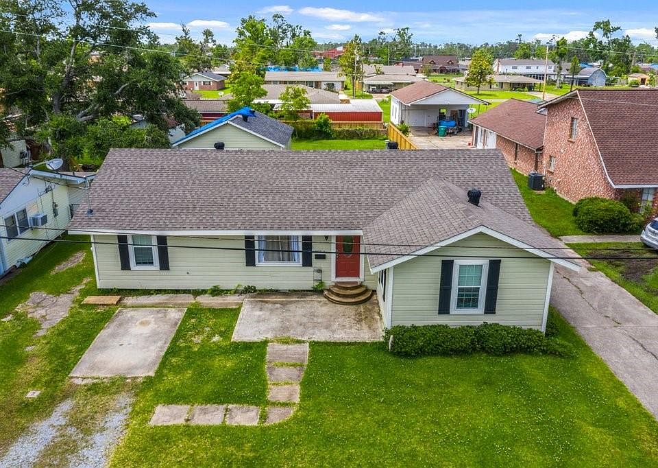 1st image of 1010 Shady Ln