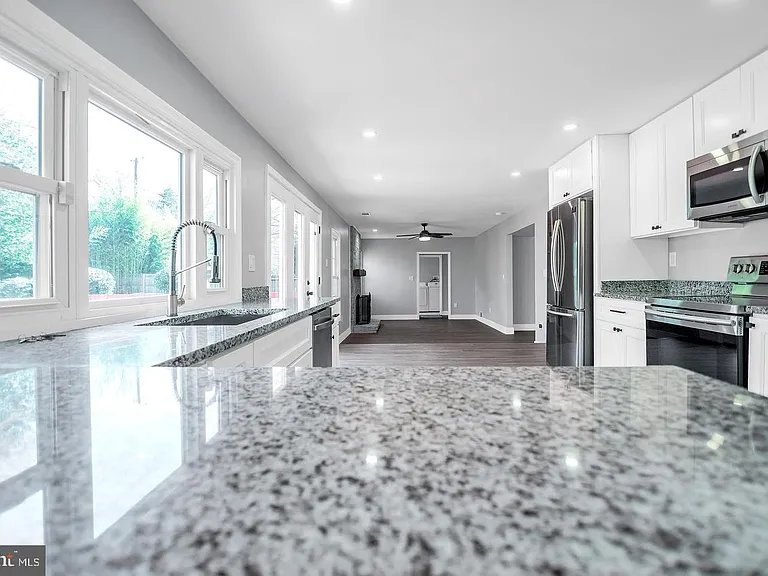 12404 Surrey Circle Dr — Photo 7