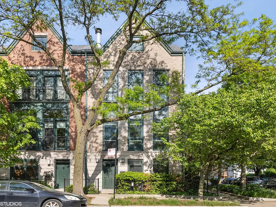 1101 N Wolcott Ave