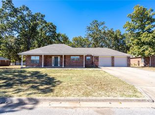 709 Comanche Dr, Gentry, AR 72734