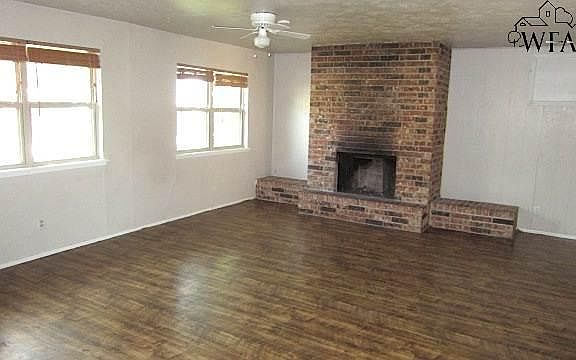 5th image of 210 Loch Lomond Dr
