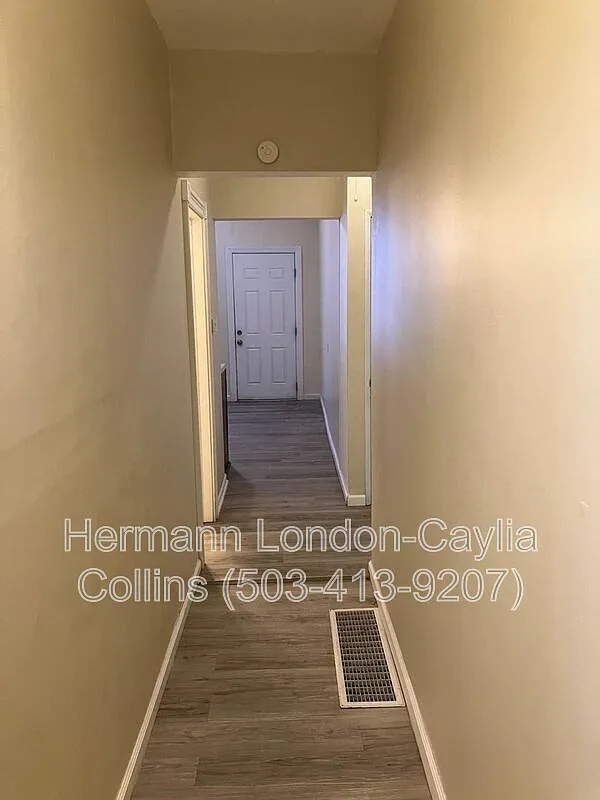 2 bed, 1.0 bath, 945 sqft, $1,095 — Photo 3
