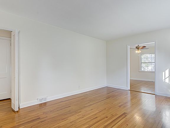 4th image of 2705 Stratford Dr