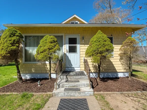 82 Braley Rd, East Freetown, MA 02717
