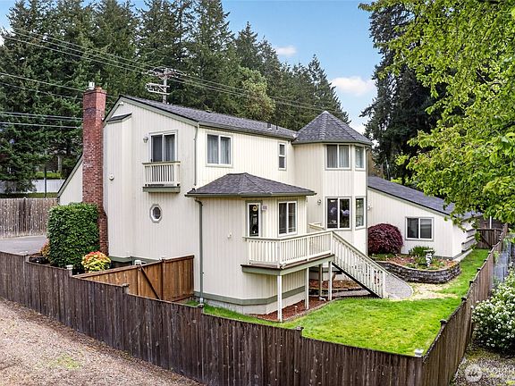 3rd image of 6201 75th Avenue Ct W