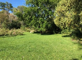 330 Poteet Ave, Inverness, IL 60067