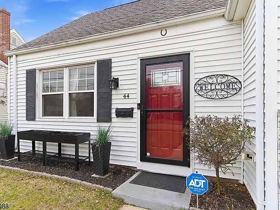 3rd image of 44 Kaywin Ave