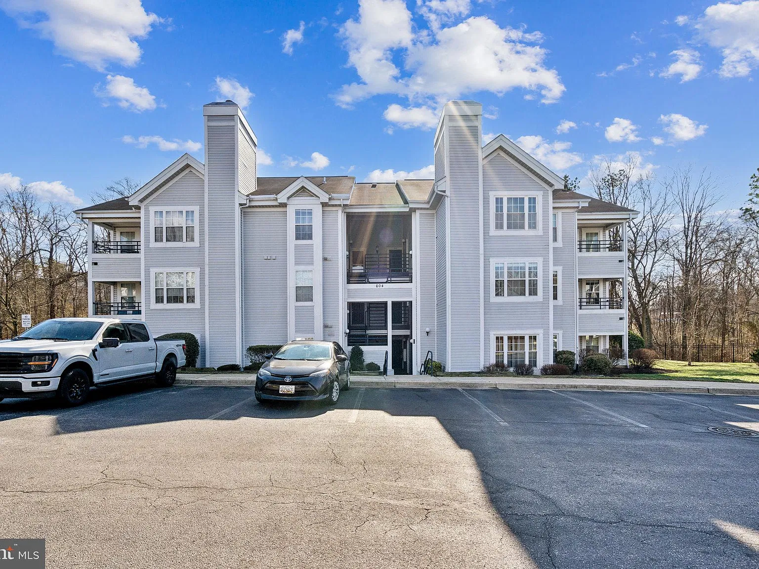 2 bed, 2.0 bath, 947 sqft, $2,000 — Photo 1