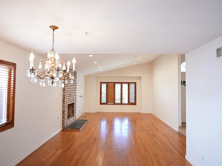 18129 Hatteras St — Photo 10