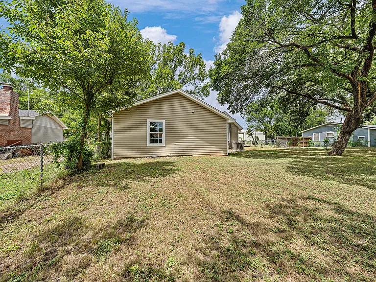 11700 N Oak St — Photo 49