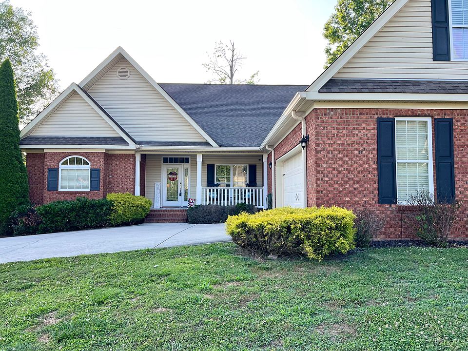 1st image of 400 Hidden Oaks Dr