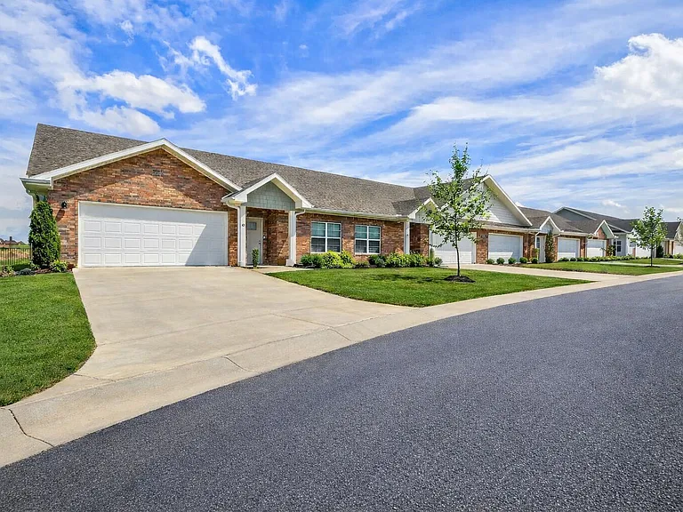 Sycamore Heights Townhome — Photo 30