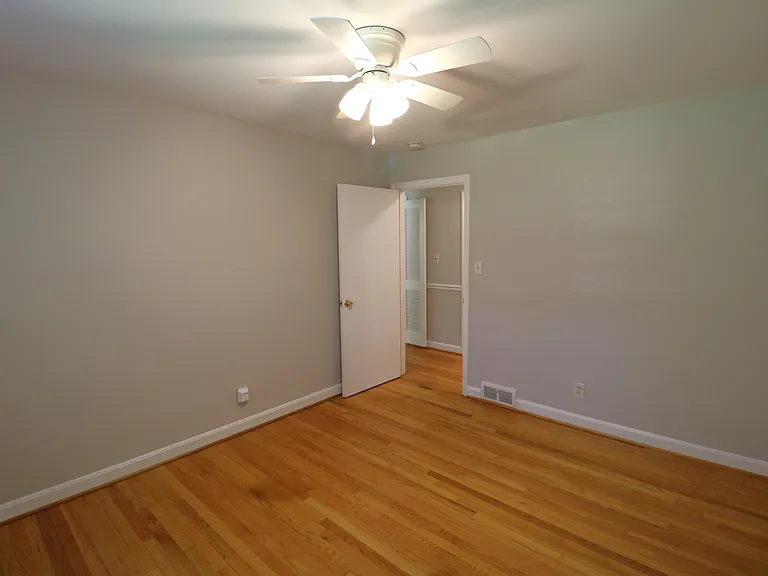 2316 Silas Creek Pkwy — Photo 7