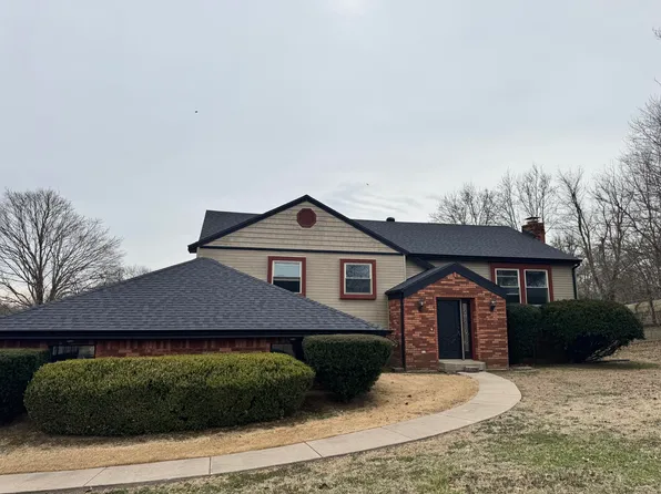 1560 W Oak Ridge Court, Nixa, MO 65714