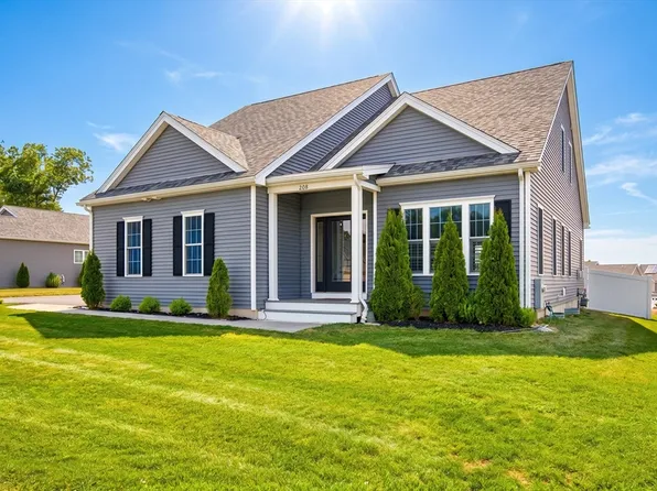 208 Crownshield Ave #208, Uxbridge, MA 01569