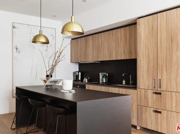 1030 N Kings Rd #206, West Hollywood, CA 90069