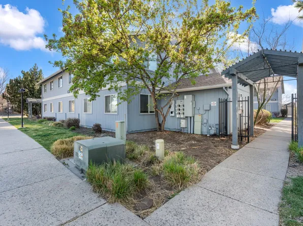 1015 SE 4th St APT 11, Bend, OR 97702