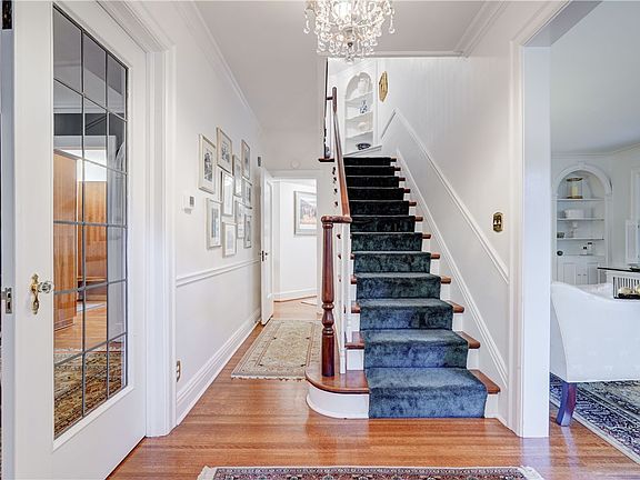 4th image of 264 Alpine Dr
