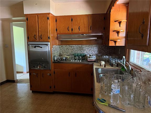 3rd image of 141 Ridge Rd