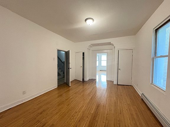 4th image of 81 Oak St APT 1