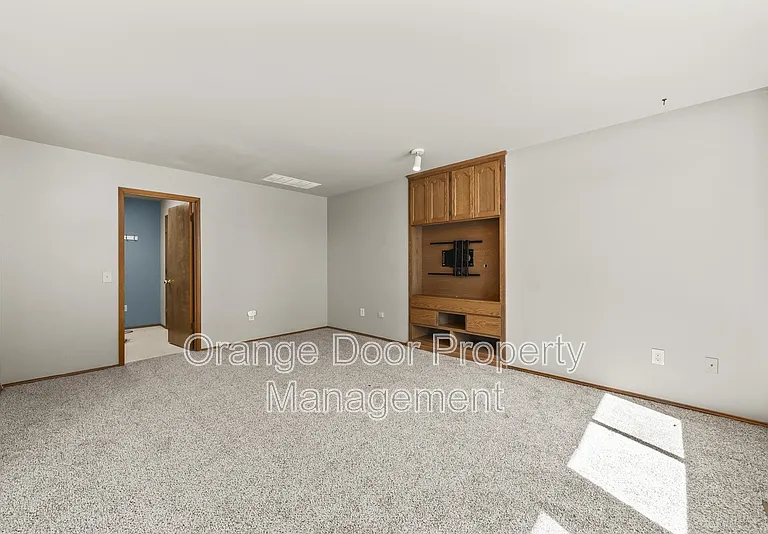 5204 Ridge Dr NE — Photo 24