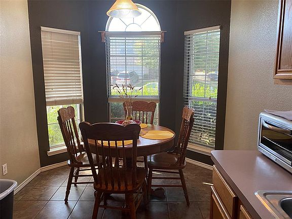 5th image of 1001 Silver Spur Ln