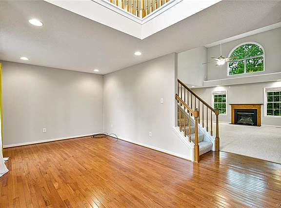 5th image of 14137 Medinah Ct