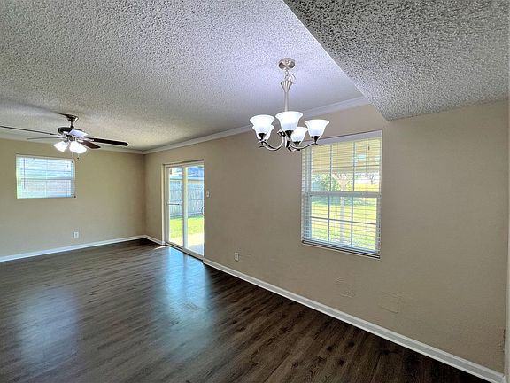 3rd image of 1108 Mildred Ln