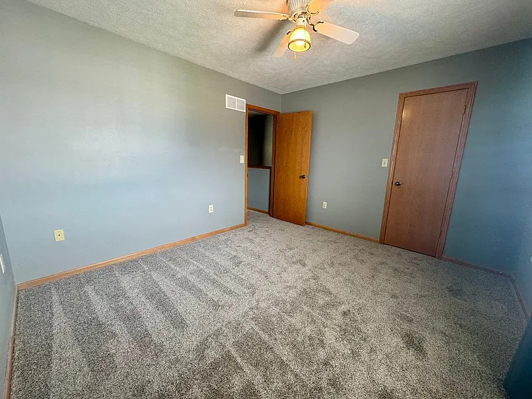 2211 W Todd Ln — Photo 15
