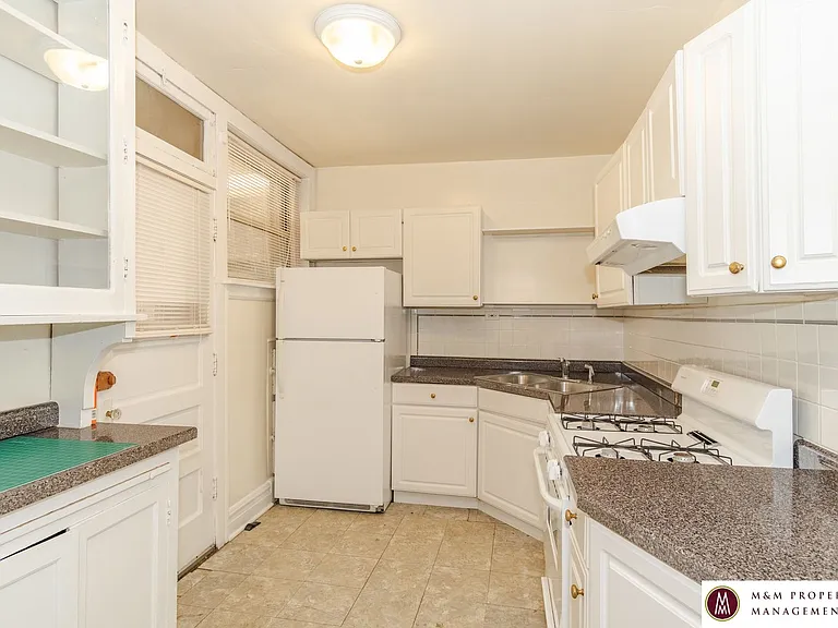 319 Harrison St — Photo 6