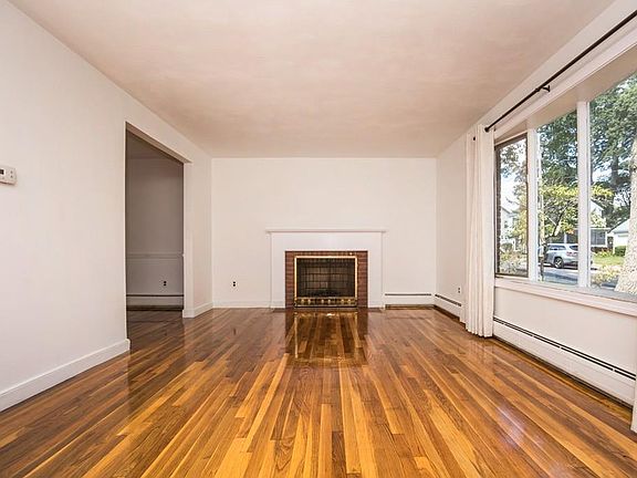 5th image of 31 Eastwood Cir