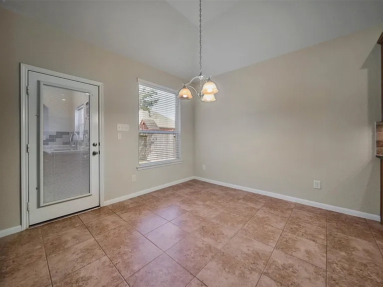 25208 Forest Ledge Dr — Photo 17