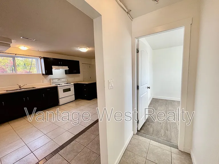 630 Belgo Rd #B — Photo 9