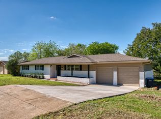 4516 Rolling Hills Dr, Fort Worth, TX 76119