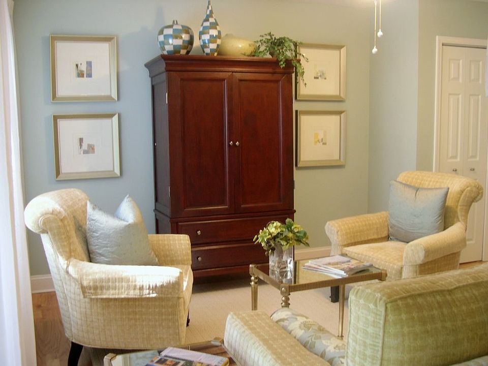 Stunning Decor in 6 Forest Gardens - This South Forest Beach condo Shows like a model!