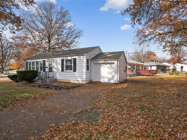 10129 Ashbrook Dr, Saint Louis, MO 63137