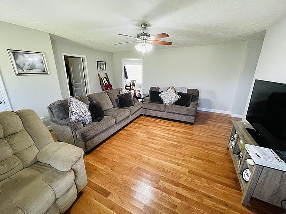 4th image of 135 Sadonnah Ln
