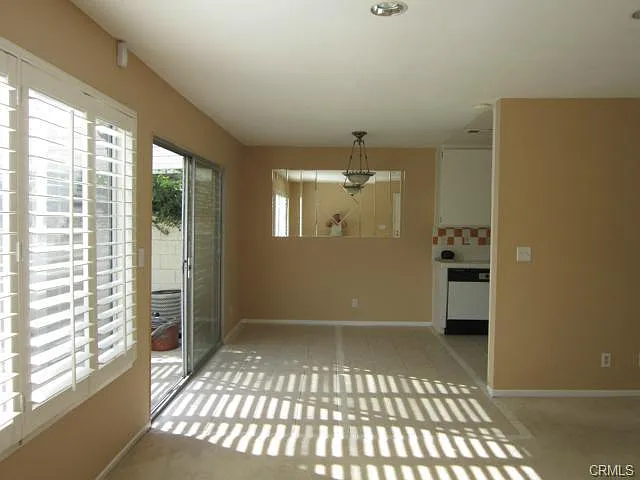1075 Springs Ln — Photo 12