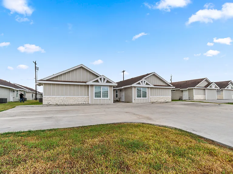 2214 Multi National Dr #B — Photo 1