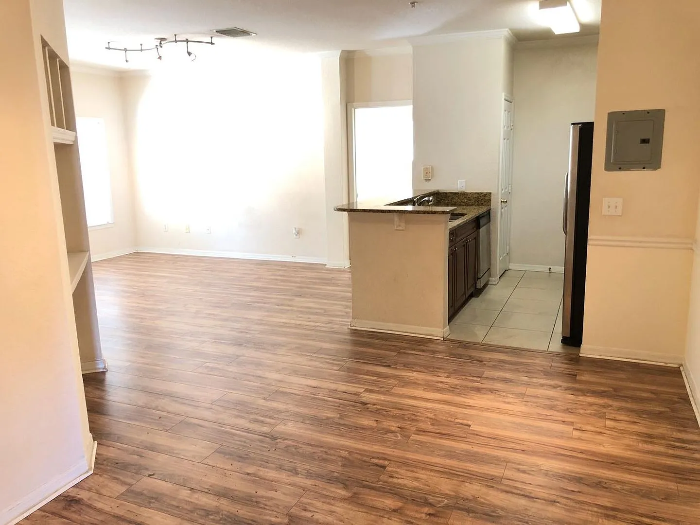 Newly Renovated 2/2 — Photo 1