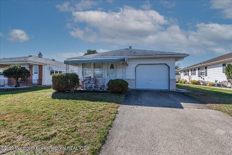 1st image of 253 Charlotteville Dr N