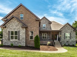 2010 Eagle View Rd, Hendersonville, TN 37075
