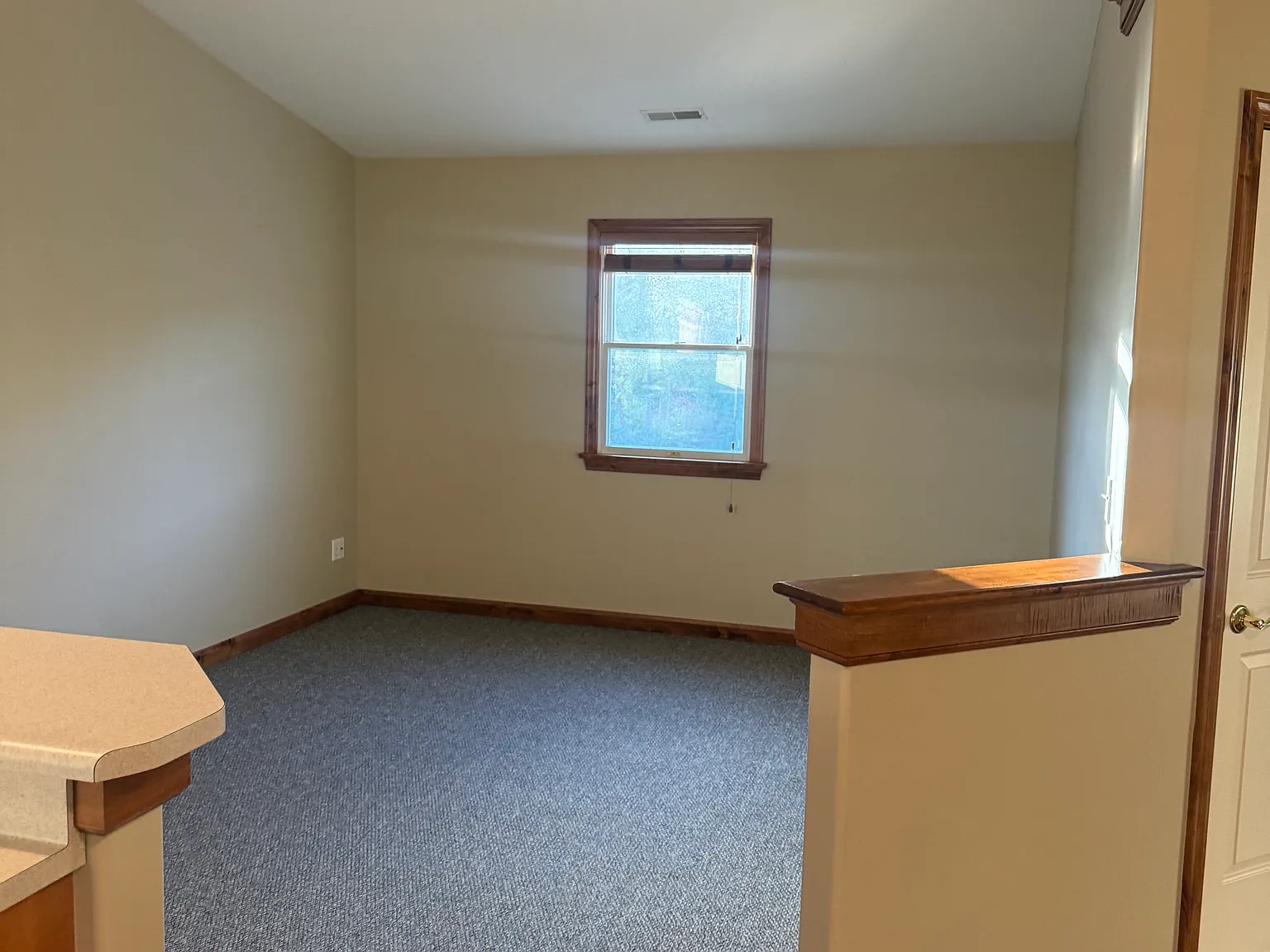 1 bed, 750 sqft, $1,050 — Photo 4