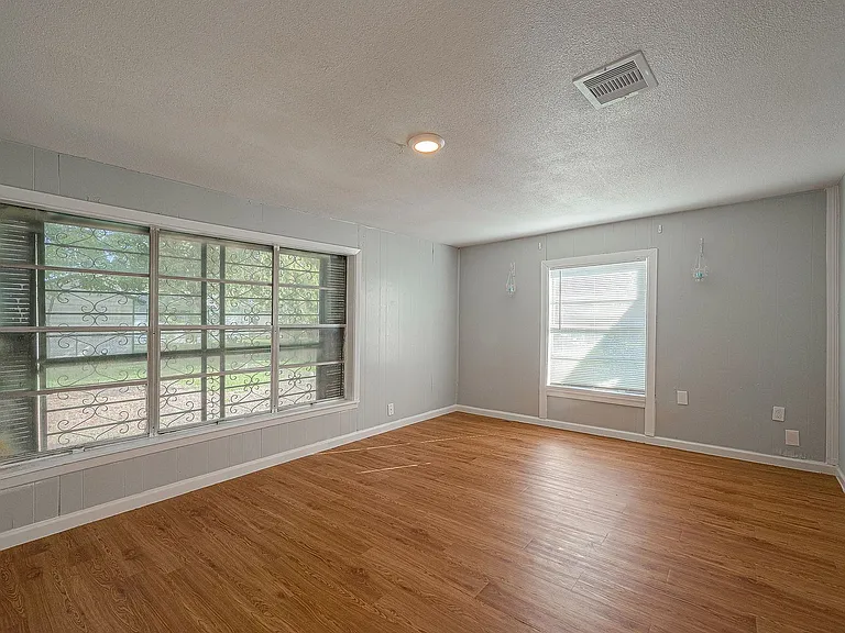 5619 Willow Glen Dr — Photo 11