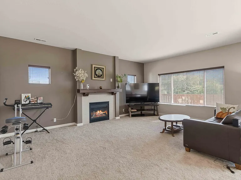 6338 Victoria Ave SE — Photo 5