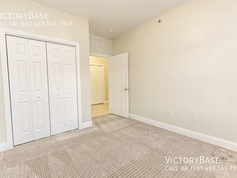 Creekside Apartments — Photo 9