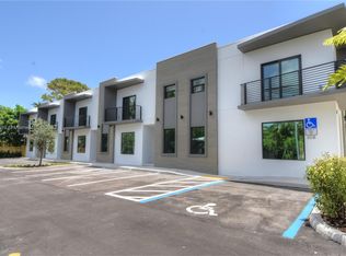 211 SE 4th St #3, Hallandale, FL 33009