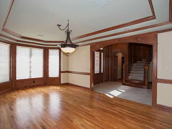 Tray ceiling in formal dining room